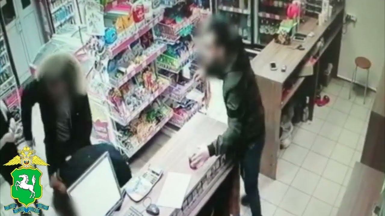 В Стрежевом полицейские задержали подозреваемого в причинении телесных повреждений женщине смотреть онлайн