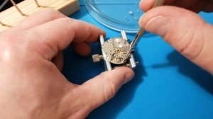 Обзор, ремонт часов восток амфибия юношеские.