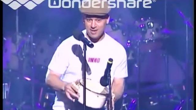 Arto Tuncboyaciyan performs at the 4th Armenian Music Awards 2001 смотреть онлайн