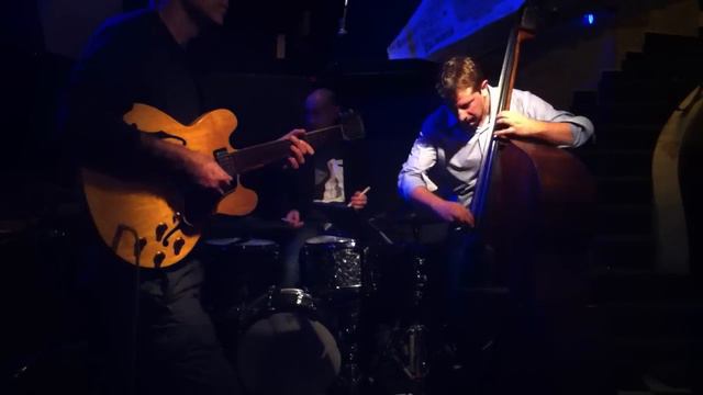 Fabio Zeppetella 4tet live @ Alexander Platz смотреть онлайн
