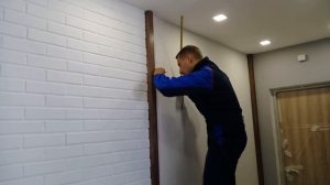 Как сделать монтаж декоративного бруса без сквозных отверстий? Ответ внутри.