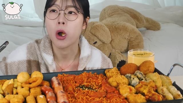 ASMR MUKBANG| 직접 만든 불닭볶음면 핫도그 소세지 먹방 & 레시피 FRIED CHICKEN AND FIRE NOODLES EATING смотреть онлайн