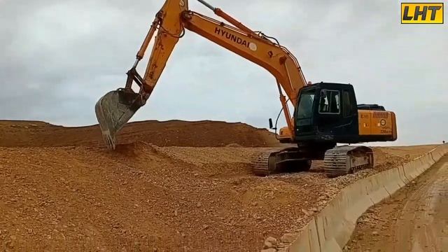 How to Make Soil Slope | Excavator Slope Cutting Road Side Work | Excavator se Saloop kesy Banaye смотреть онлайн