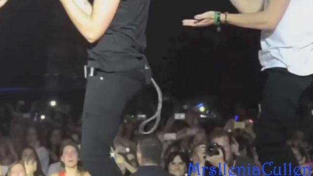 Louis Tomlinson - Work B*tch смотреть онлайн