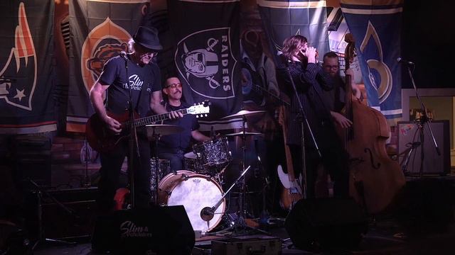 Slim & The Perkolators - Sitting Here Thinking смотреть онлайн