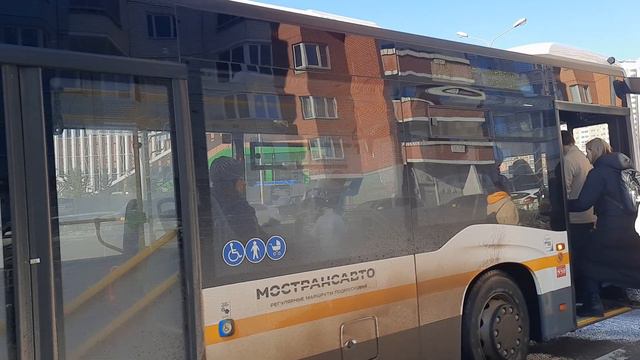 Автобус НефАЗ-5299-40-52 следует по маршруту 1225C 