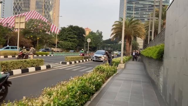 Modern Jakarta ?? Crazy Day in SCBD смотреть онлайн