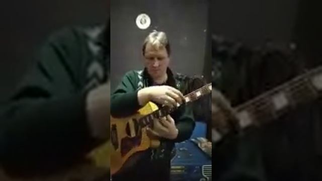 Tapping guitar dude (Виталий Макукин) смотреть онлайн