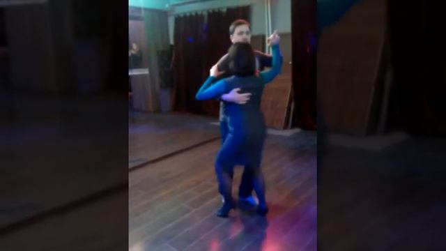 Школа Maxxi Salsa - урок бачаты смотреть онлайн