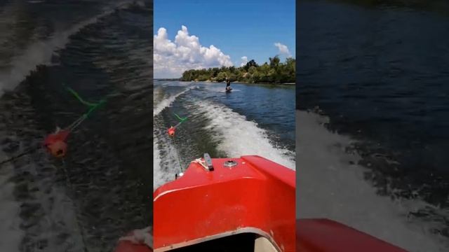 Этот малыш смог встать на вейк