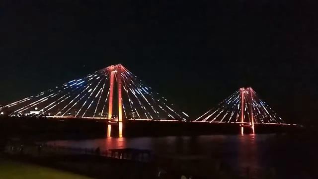 Light show on the Vinogradovsky bridge. Krasnoyarsk. смотреть онлайн