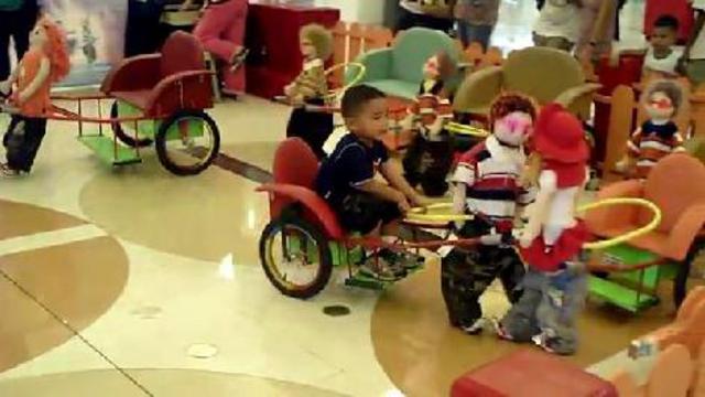 Странный аттракцион смотреть онлайн