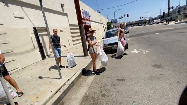 ЖИЗНЬ ИММИГРАНТОВ В ЛОС-АНЖЕЛЕСЕ ПОСЛЕ ПРОХОЖДЕНИЯ ГРАНИЦЫ МЕКСИКИ И США | ПРОЕКТ CLEAN DAY IN LA смотреть онлайн