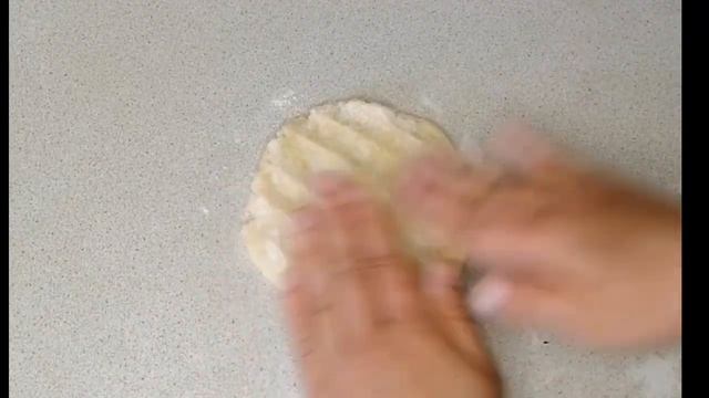 Дастарханға жетпей бітіп қалды. Өөте дәмді рогалики. Рогалики с варёной сгущёнкой! смотреть онлайн