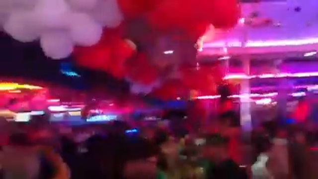 Лопанье шариков-сердец в барах на 14 февраля смотреть онлайн