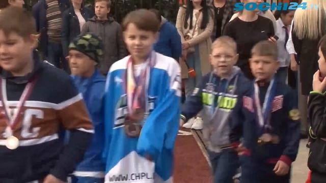 На ремонт стадиона в школе № 53 из краевого бюджета было затрачено 4,5 миллиона рублей смотреть онлайн