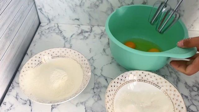 Суретті рулет өте нәзік қазақша рецепт. Рулет с рисунком. Рулет с вишнёвым джемом смотреть онлайн
