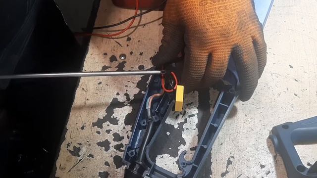 Электропила Ижмаш ИПЦ-2600 не включается. смотреть онлайн