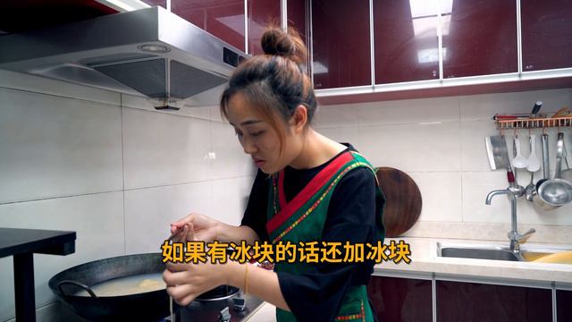 【超小厨】网购5包冷面，小杨做“韩国冷面”，辣白菜牛肉+鸡蛋，大胃王小厨变倒胃口！