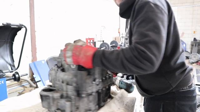 STRIPPING My Audi A3 2.0 TFSI GEARBOX!! ISSUE FOUND?? смотреть онлайн