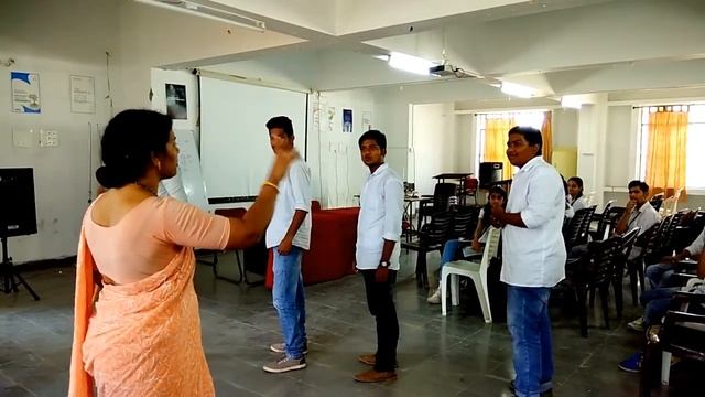 Group Energizer Game смотреть онлайн