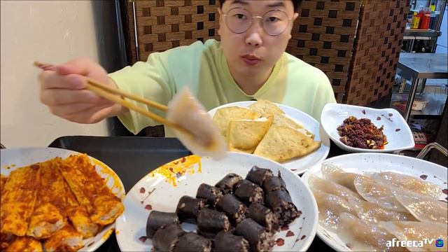 북한출신 사장님이 만든 만두 순대 국수 감자떡 두부밥 콩고기밥 묵자! смотреть онлайн