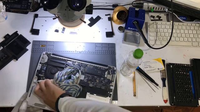 Cambio de Batería Macbook Pro Retina A1502 смотреть онлайн