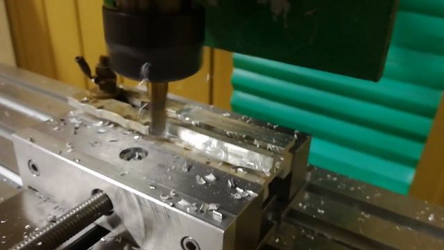 Фрезерный вертикальный. смотреть онлайн