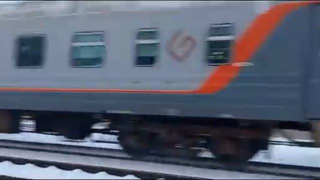 ЭП1М-475 с пассажирским поездом Кисловодск-Симферороль отправляется со ст.Мин-Воды и прив.бригада. смотреть онлайн