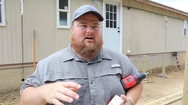 The RIGHT way to do DECK POSTS? // 12' x 10' Mobile Home Deck Build - Pt. 2 смотреть онлайн