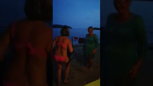 Танец двух девчат!!!!! смотреть онлайн