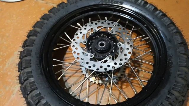 КАК Я МЕНЯЛ ЗАДНЮЮ РЕЗИНУ НА МОТОЦИКЛЕ. ШИНОМОНТАЖ ПОКРЫШКИ MINSK, SHINERAY ОСОБЕННОСТИ ШИНОМОНТАЖ смотреть онлайн