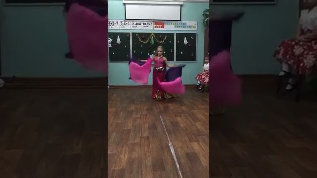 Мисс Соня??Восточные танцы- школьное выступление???? смотреть онлайн