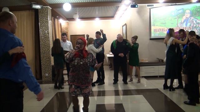 Смешной свадебный конкурс с платочками.Бабушка Нюра снова на свадьбе.Часть № 5. ( Видео № 5 из 6) смотреть онлайн
