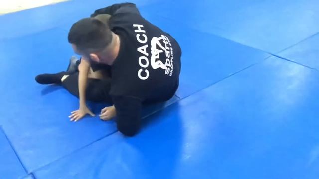 Обратный свип и выход на бэкмаунт из гарда смотреть онлайн