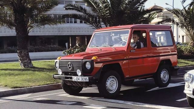 Mercedes G-Wagen - Everything You Need To Know | Up to Speed смотреть онлайн