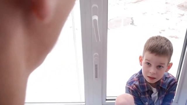 Безопасность детей! Замки на окна! смотреть онлайн