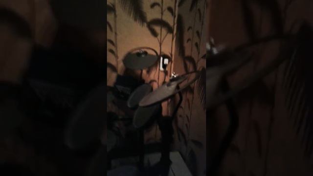 Первый ролик и первые барабаны смотреть онлайн