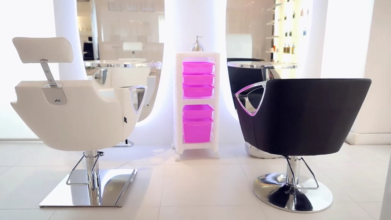 Парикмахерское кресло Angelina и зеркало Eclipse by Maletti