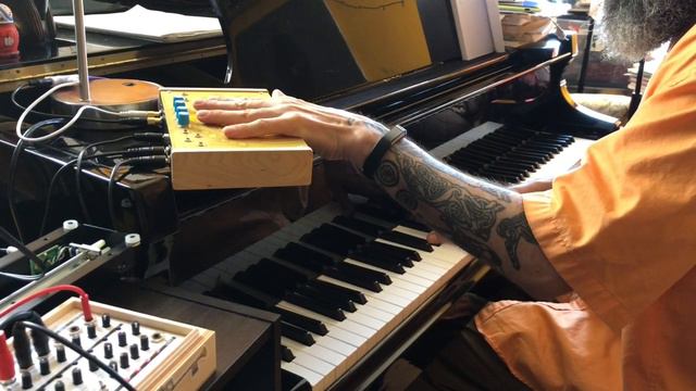 with no bus passing (study for piano and electronics) смотреть онлайн