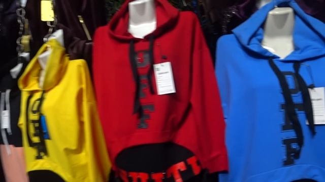 САДОВОД/РЫНОК МОСКВА/СПОРТИВНЫЕ КОСТЮМЫ НА ФЛИСЕ/БЕЗРУКАВКИ/ВЕЛЮРОВЫЕ ХАЛАТЫ/ПРОВИНЦИАЛЫ В МОСКВЕ смотреть онлайн