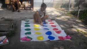 Играю в твистер с подругой Настец