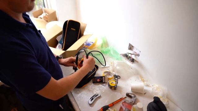 Proving dead with the Martindale VIPD138-S kit (Voltage Indicator & Proving Device) смотреть онлайн