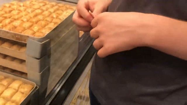 Отличная цена за пахлаву в Стамбуле. смотреть онлайн