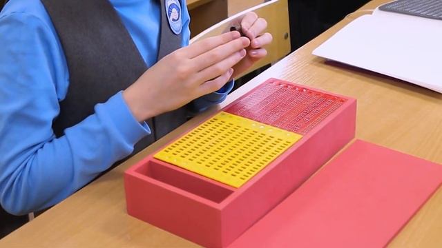 Брайлевский прибор прямого чтения «Пиши — Читай» смотреть онлайн