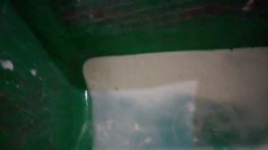 Почему стены лучше грунтовать кистью или валиком, а не распылителем