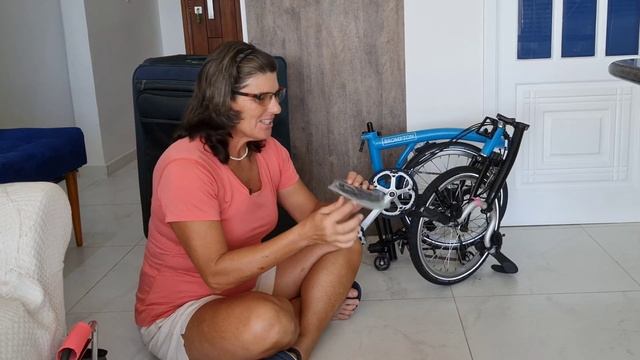 PACKING a BROMPTON Foldingbike in a DELSEY 29" PARIS смотреть онлайн