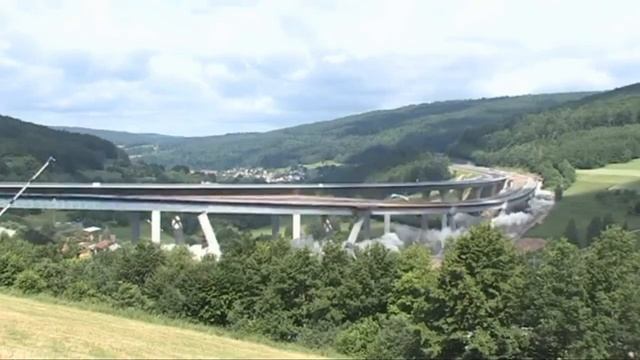 Подрыв моста 750 м в Баварии. Sprengung der Sinntalbrücke A7 смотреть онлайн