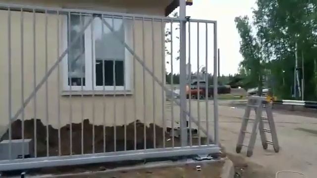 Откатные ворота. Ширина проёма 11 метров. Порошковая покраска. смотреть онлайн