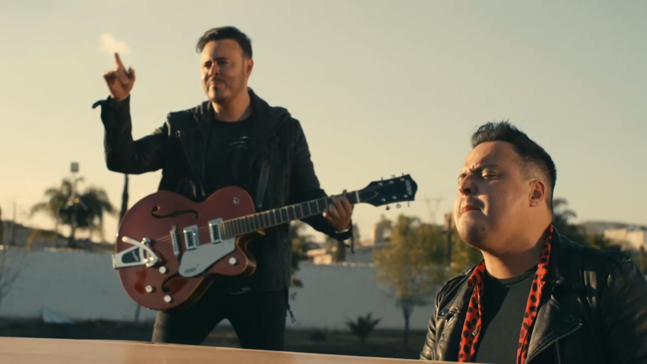 Río Roma - Deberías Estar Aquí (2019 Official Video) смотреть онлайн